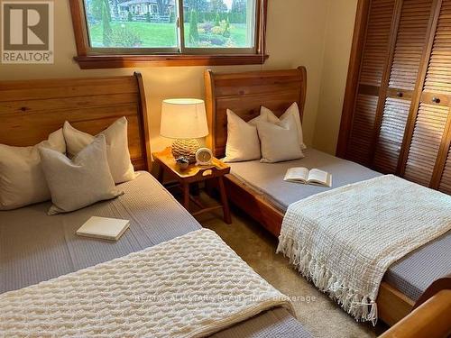 363 Country Club Circle, Kawartha Lakes, ON - Indoor Photo Showing Bedroom