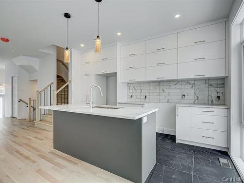 Kitchen - 3894 Rue Du Collège, Longueuil (Saint-Hubert), QC - Indoor Photo Showing Kitchen With Upgraded Kitchen