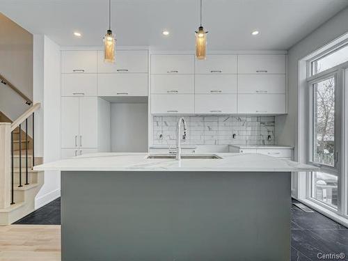 Kitchen - 3894 Rue Du Collège, Longueuil (Saint-Hubert), QC - Indoor Photo Showing Kitchen With Upgraded Kitchen