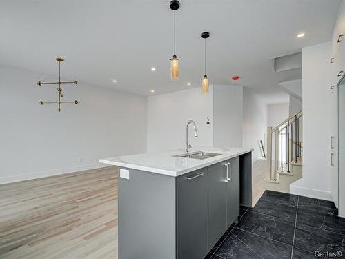 Kitchen - 3894 Rue Du Collège, Longueuil (Saint-Hubert), QC - Indoor Photo Showing Kitchen With Upgraded Kitchen