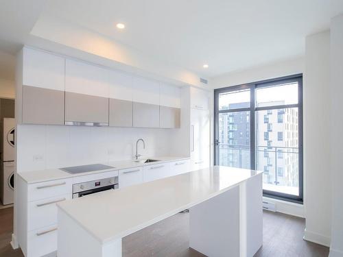 Cuisine - 1810-628 Rue St-Jacques, Montréal (Ville-Marie), QC - Indoor Photo Showing Kitchen With Upgraded Kitchen