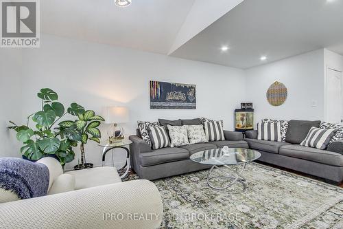 429 Simcoe Road, Bradford West Gwillimbury, ON - Indoor Photo Showing Living Room