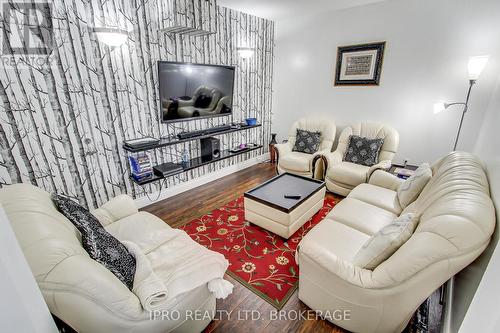 429 Simcoe Road, Bradford West Gwillimbury, ON - Indoor Photo Showing Living Room