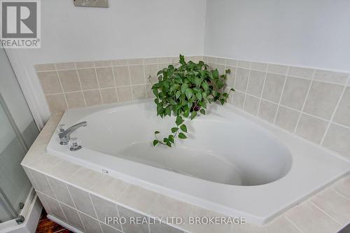 429 Simcoe Road, Bradford West Gwillimbury, ON - Indoor Photo Showing Bathroom