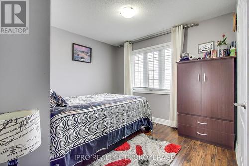 429 Simcoe Road, Bradford West Gwillimbury, ON - Indoor Photo Showing Bedroom