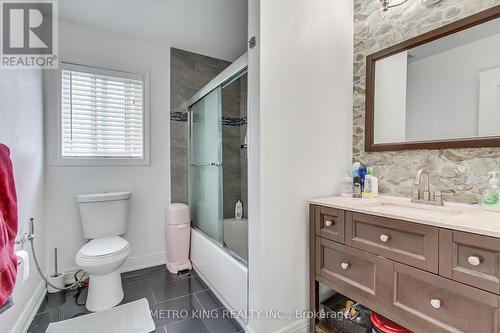 429 Simcoe Road, Bradford West Gwillimbury, ON - Indoor Photo Showing Bathroom