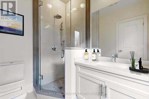 51A Puccini Drive, Richmond Hill, ON - Indoor Photo Showing Bathroom