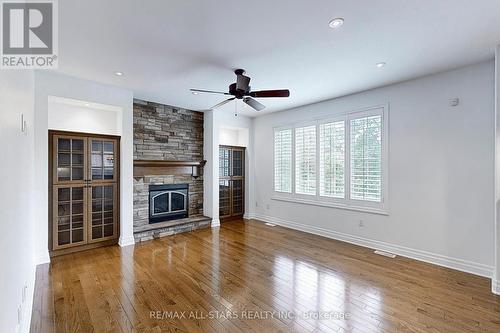 29 Yorkleigh Circle, Whitchurch-Stouffville (Stouffville), ON - Indoor Photo Showing Living Room With Fireplace