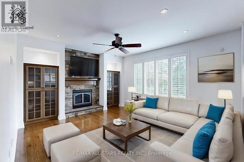 29 Yorkleigh Circle, Whitchurch-Stouffville (Stouffville), ON - Indoor Photo Showing Living Room With Fireplace