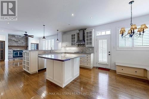 29 Yorkleigh Circle, Whitchurch-Stouffville (Stouffville), ON - Indoor Photo Showing Kitchen With Upgraded Kitchen