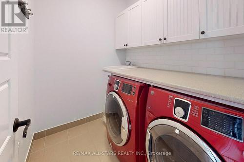 29 Yorkleigh Circle, Whitchurch-Stouffville (Stouffville), ON - Indoor Photo Showing Laundry Room