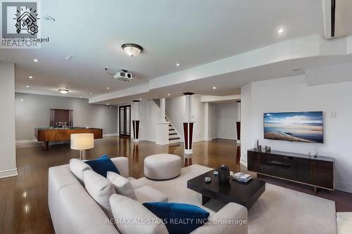 29 Yorkleigh Circle, Whitchurch-Stouffville (Stouffville), ON - Indoor Photo Showing Living Room