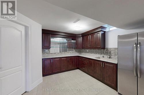 29 Yorkleigh Circle, Whitchurch-Stouffville (Stouffville), ON - Indoor Photo Showing Kitchen