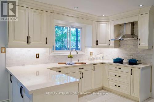 8 Medalist Road, Toronto (St. Andrew-Windfields), ON - Indoor Photo Showing Kitchen With Upgraded Kitchen