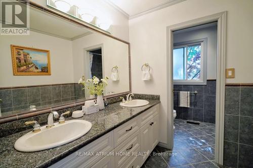 8 Medalist Road, Toronto (St. Andrew-Windfields), ON - Indoor Photo Showing Bathroom