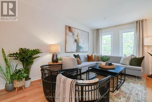 20B Leaside Park Drive, Toronto, ON - Indoor Photo Showing Living Room