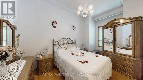 81 Montrose Avenue, Toronto, ON - Indoor Photo Showing Bedroom