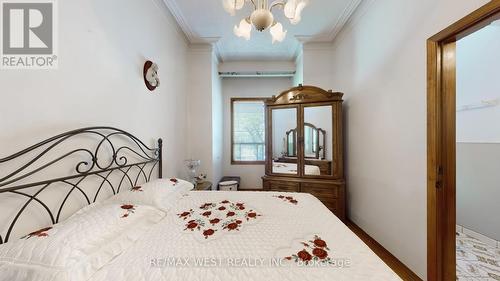 81 Montrose Avenue, Toronto, ON - Indoor Photo Showing Bedroom