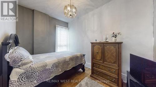 81 Montrose Avenue, Toronto, ON - Indoor Photo Showing Bedroom