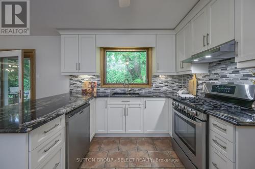 13 Kirk Drive, London, ON - Indoor Photo Showing Kitchen With Upgraded Kitchen