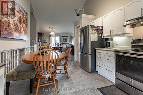 77 Woodvale Drive, Thames Centre (Dorchester), ON - Indoor Photo Showing Kitchen