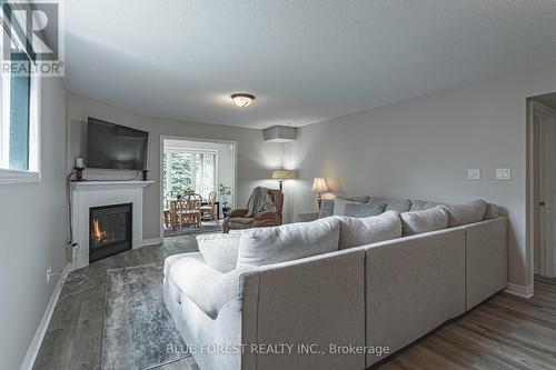 77 Woodvale Drive, Thames Centre (Dorchester), ON - Indoor Photo Showing Living Room With Fireplace