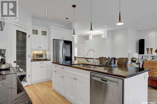 4643 Ellard Court, Regina, SK - Indoor Photo Showing Kitchen With Stainless Steel Kitchen With Double Sink With Upgraded Kitchen