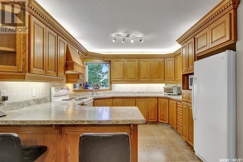 8502 Rever Drive, Regina, SK - Indoor Photo Showing Kitchen With Double Sink