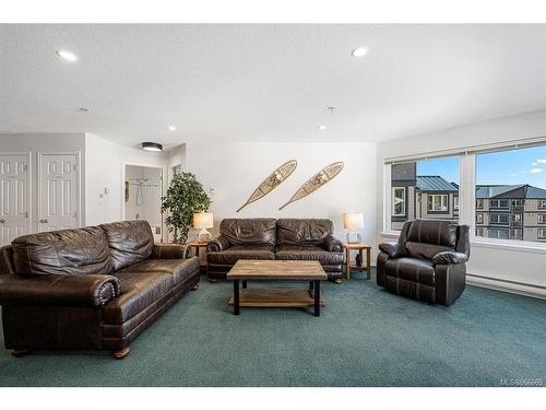 313-1320 Henry Rd, Courtenay, BC - Indoor Photo Showing Living Room