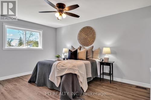 8 Elm Street E, Kawartha Lakes, ON - Indoor Photo Showing Bedroom