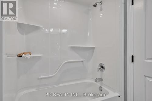 8 Elm Street E, Kawartha Lakes, ON - Indoor Photo Showing Bathroom