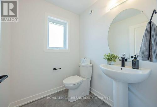 49 White Tail Path, Central Elgin, ON - Indoor Photo Showing Bathroom