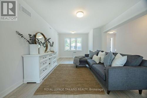 49 White Tail Path, Central Elgin, ON - Indoor Photo Showing Living Room