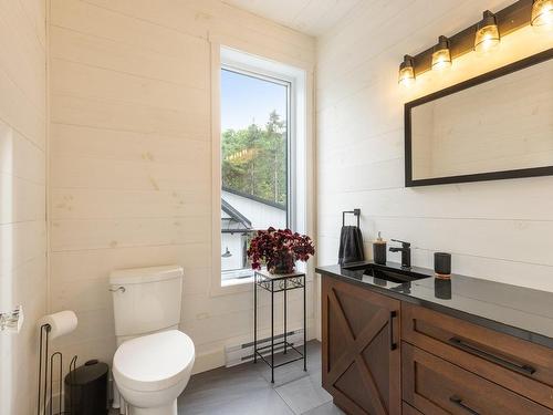 Powder room - 451 Ch. Simoneau, Orford, QC - Indoor Photo Showing Bathroom