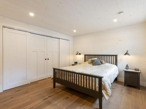 Master bedroom - 451 Ch. Simoneau, Orford, QC - Indoor Photo Showing Bedroom