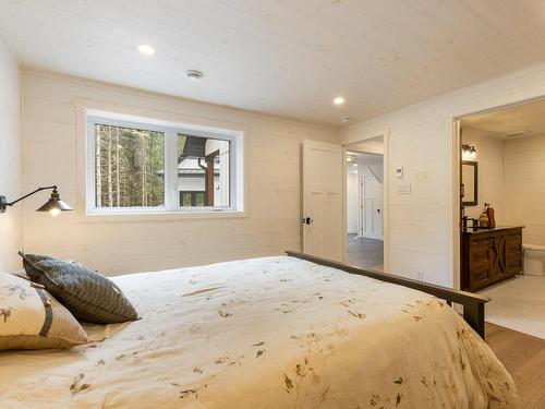 Master bedroom - 451 Ch. Simoneau, Orford, QC - Indoor Photo Showing Bedroom