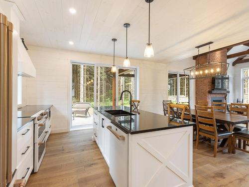 Kitchen - 451 Ch. Simoneau, Orford, QC - Indoor Photo Showing Kitchen With Upgraded Kitchen