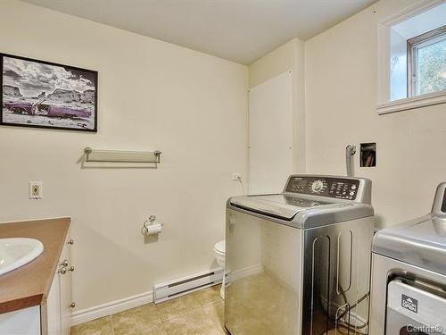 Powder room - 2085 2E Avenue, Mascouche, QC - Indoor Photo Showing Laundry Room