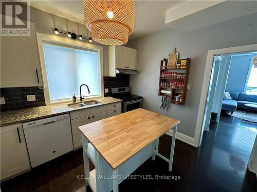 46 Jacqueline Street, London, ON - Indoor Photo Showing Kitchen With Double Sink