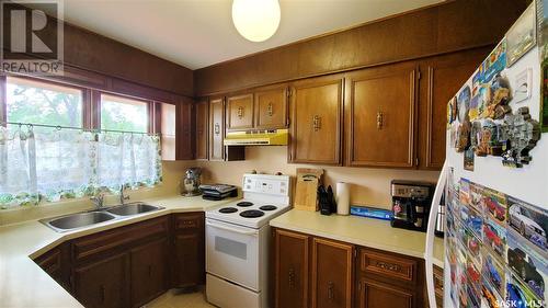 43 Minot Drive, Regina, SK - Indoor Photo Showing Kitchen With Double Sink