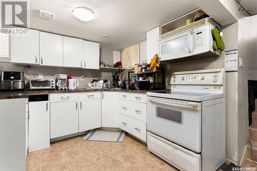 2340 Reynolds Street, Regina, SK - Indoor Photo Showing Kitchen