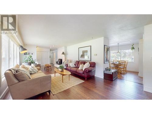 2001 4Th  S Avenue, Cranbrook, BC - Indoor Photo Showing Living Room