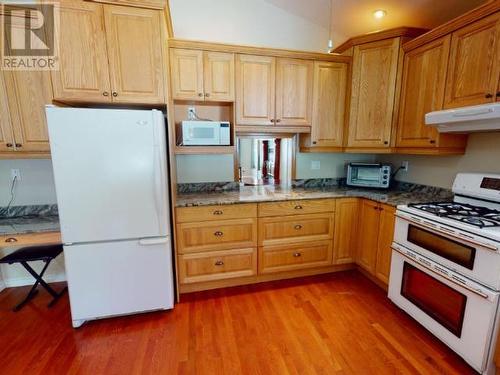 2339 Lang Bay Road, Powell River, BC - Indoor Photo Showing Kitchen