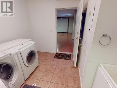 2339 Lang Bay Road, Powell River, BC - Indoor Photo Showing Laundry Room
