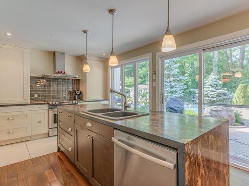 Kitchen - 25 Av. De Montsec, Lorraine, QC - Indoor Photo Showing Kitchen With Double Sink With Upgraded Kitchen