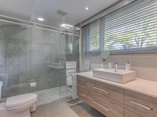 Salle de bains - 25 Av. De Montsec, Lorraine, QC - Indoor Photo Showing Bathroom