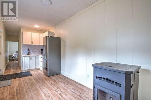 5860 Trans Canada Hwy 1, Malakwa, BC - Indoor Photo Showing Kitchen