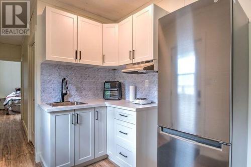 5860 Trans Canada Hwy 1, Malakwa, BC - Indoor Photo Showing Kitchen