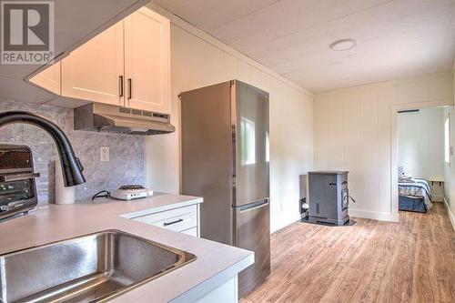 5860 Trans Canada Hwy 1, Malakwa, BC - Indoor Photo Showing Kitchen