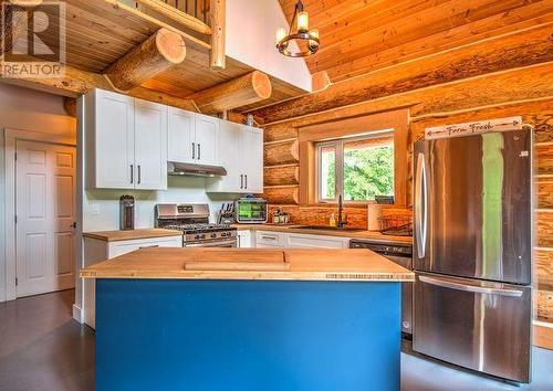 5860 Trans Canada Hwy 1, Malakwa, BC - Indoor Photo Showing Kitchen